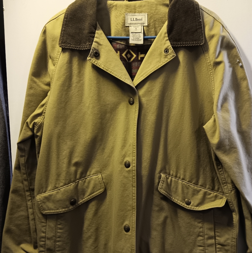 L.L. Bean Long Women's Olive Barn Trench Coat Size Med Pet.